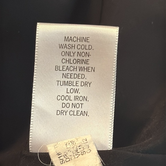 Banana Republic Rear Zipper Detail Pleated Lined Mini Skirt in Black Size 4 - Picture 8 of 9